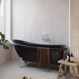 Tassuamme 1530 Sofia Musta, Kromi Tassut