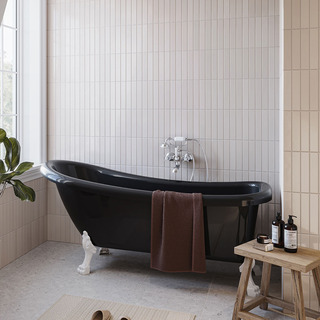 Tassuamme 1530 Sofia Musta, Valkoiset Tassut