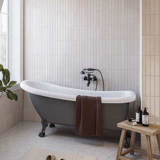 Tassuamme 1530 Sofia Harmaa, Mustat Tassut